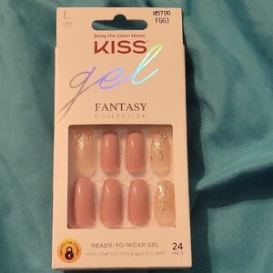 KISS Gel Fantasy Nails in Pink and Glitter